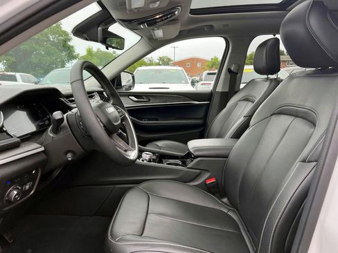 Used 2023 Jeep Grand Cherokee 4WD 4xe w/ Luxury Tech Group II image 14