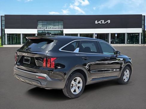Certified 2023 Kia Sorento LX FWD image 4