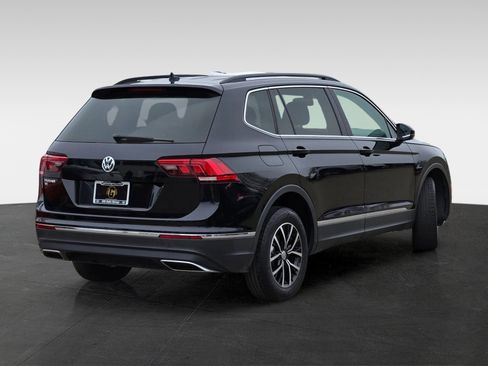 Used 2021 Volkswagen Tiguan SE w/ Panoramic Sunroof Package image 4