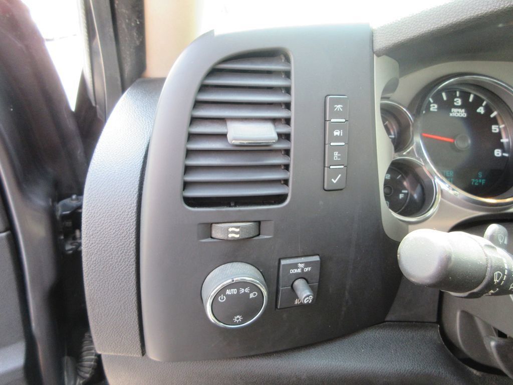Used 2011 Chevrolet Silverado 1500 LT w/ Interior Plus Package AWD/4WD image 16