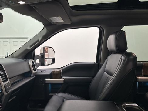 Used 2019 Ford F150 Lariat w/ Equipment Group 502A Luxury AWD/4WD image 29