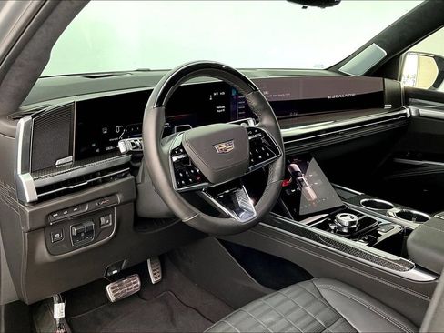 Used 2025 Cadillac Escalade ESV V AWD/4WD image 16