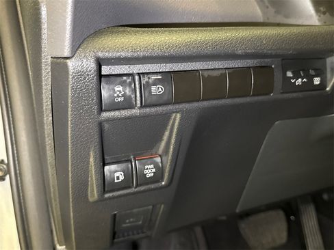 Used 2023 Toyota Sienna XSE image 25