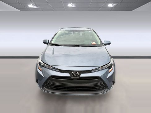 Certified 2025 Toyota Corolla LE FWD image 5