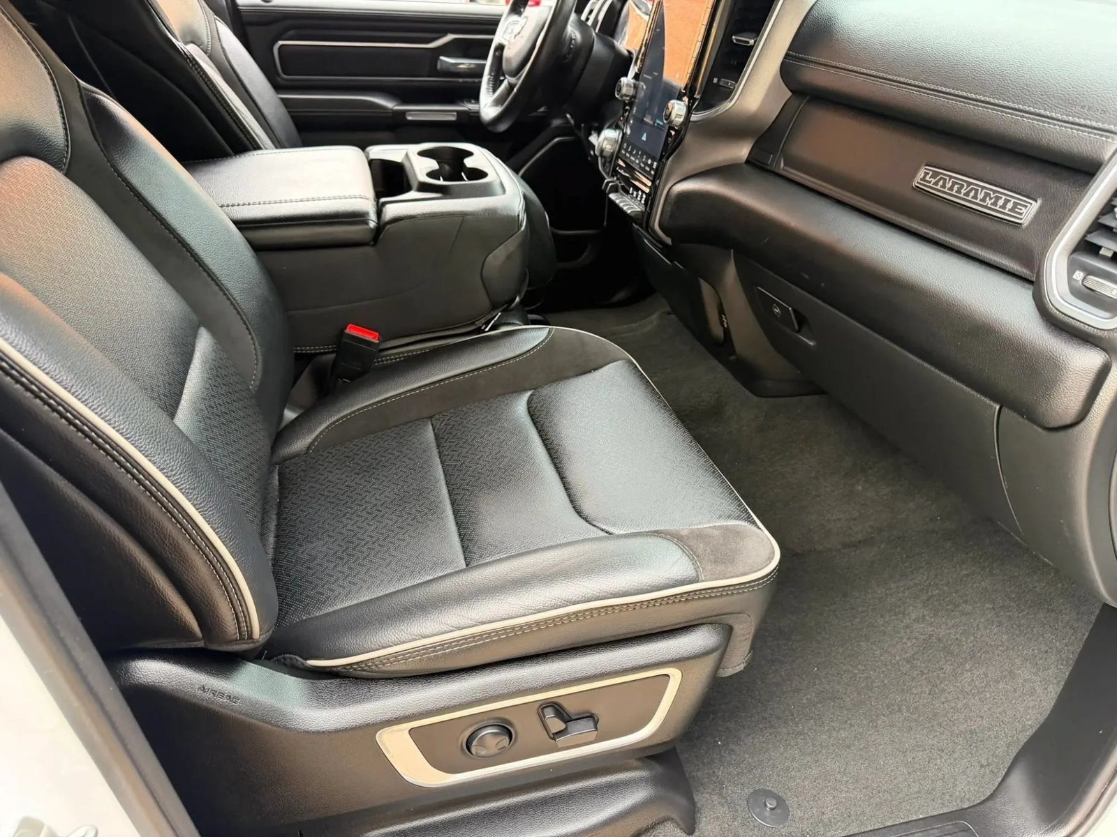 Used 2023 RAM 1500 Laramie AWD/4WD image 29