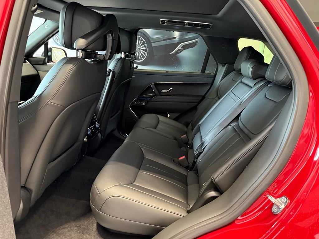 New 2025 Land Rover Range Rover Sport Dynamic SE AWD/4WD image 9