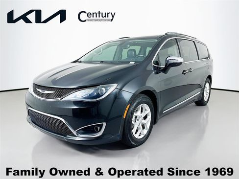 Used 2019 Chrysler Pacifica Limited image 1