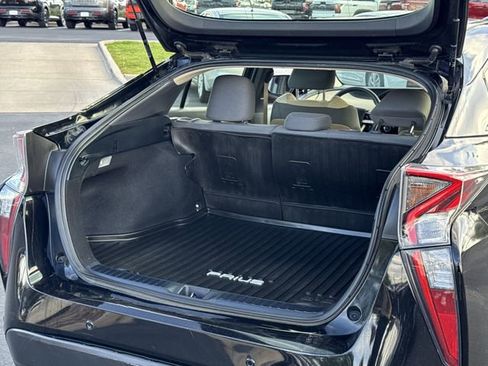 Used 2017 Toyota Prius Four image 17
