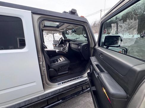 Used 2005 HUMMER H2 SUT w/ Preferred Equipment Group image 12