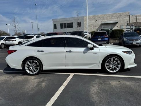 Used 2021 Toyota Avalon Limited w/ Advanced Safety Package image 2