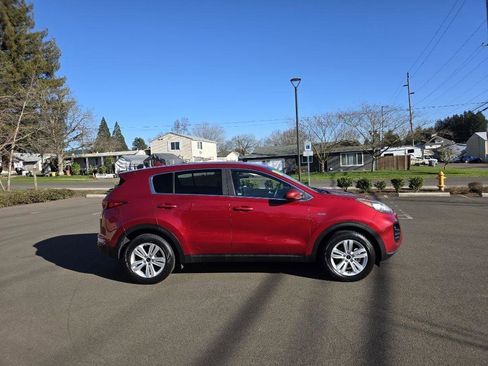 Used 2018 Kia Sportage LX image 4