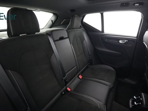 Used 2022 Volvo XC40 P8 Recharge Plus AWD/4WD image 5