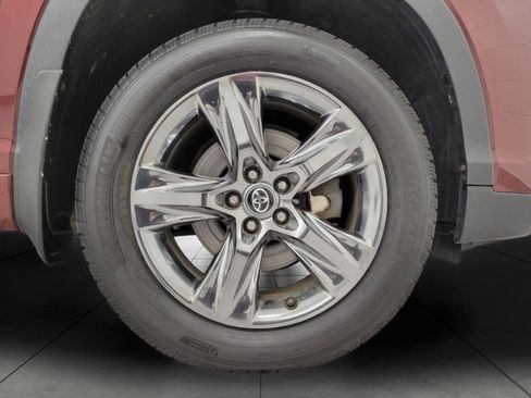 Used 2017 Toyota Highlander Limited Platinum w/ Carpet Mat Package AWD/4WD image 4