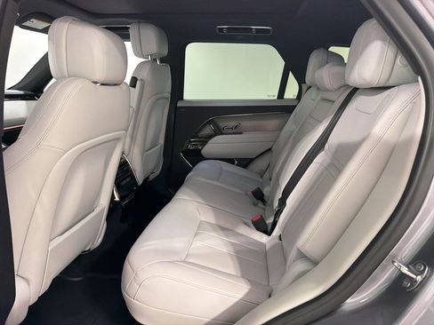 Used 2025 Land Rover Range Rover Sport SE image 22