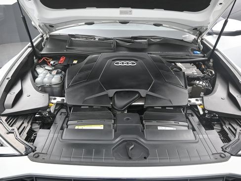 Used 2019 Audi Q8 Premium Plus w/ Premium Plus AWD/4WD image 11