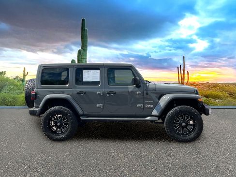 Used 2019 Jeep Wrangler Unlimited Sahara AWD/4WD image 6