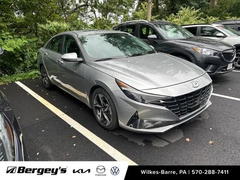 Used 2022 Hyundai Elantra Limited FWD image 2