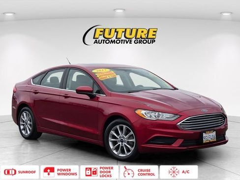 Used 2017 Ford Fusion SE w/ Fusion SE Technology Package FWD image 1