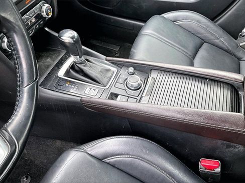 Used 2018 MAZDA MAZDA3 Touring image 13