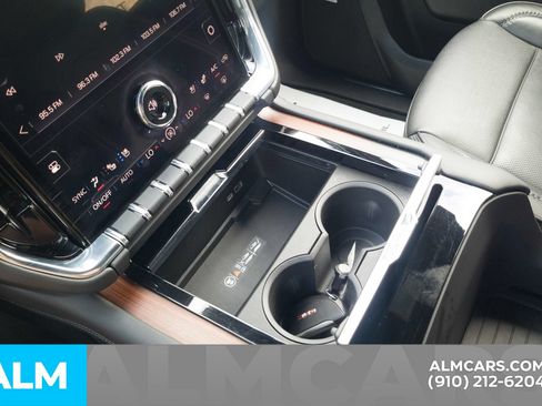 Used 2025 GMC Yukon XL Denali AWD/4WD image 28