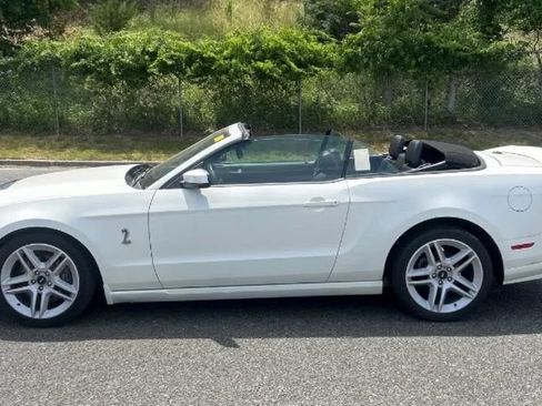 Used 2012 Ford Mustang Shelby GT500 RWD image 2