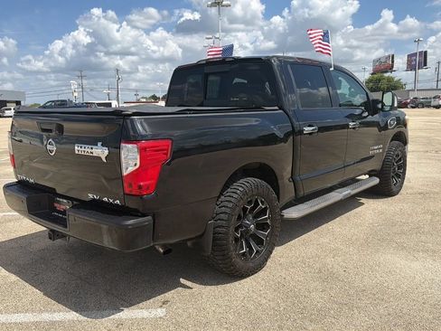 Used 2017 Nissan Titan SV AWD/4WD image 5