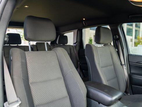 Used 2020 Jeep Grand Cherokee Laredo AWD/4WD image 23