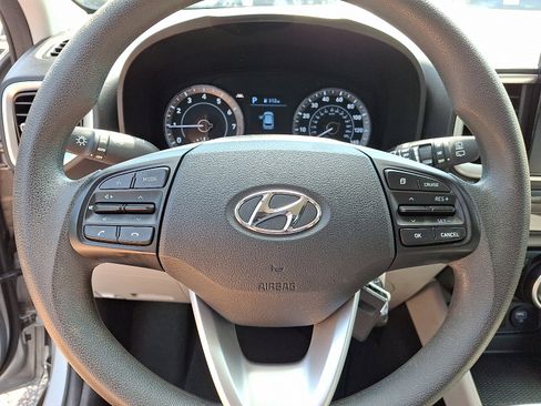 Used 2020 Hyundai Venue SEL image 25