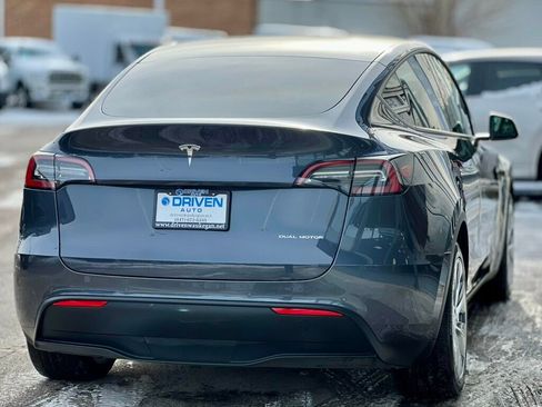 Used 2021 Tesla Model Y Long Range image 5