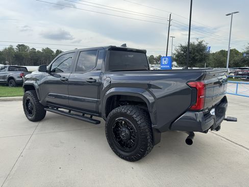 Used 2024 Toyota Tacoma SR5 AWD/4WD image 6