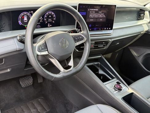 Used 2026 Volkswagen Tiguan SE FWD image 4