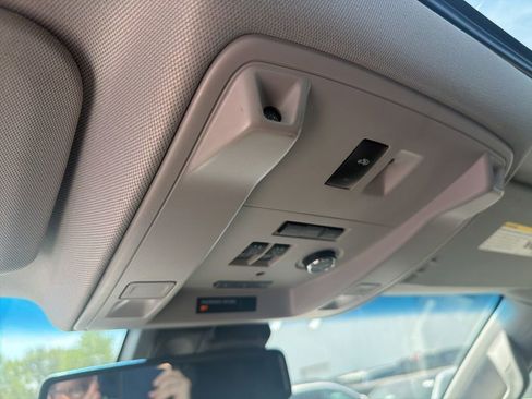 Used 2018 GMC Yukon Denali w/ Denali Ultimate Package image 16