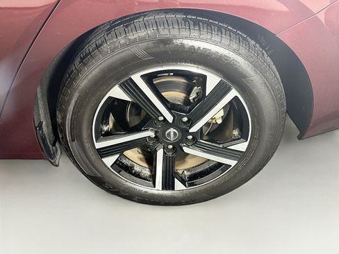Used 2024 Nissan Sentra SV FWD image 11
