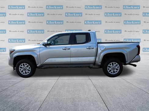 Used 2025 Toyota Tacoma SR5 AWD/4WD image 10