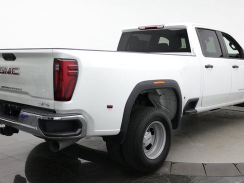 Used 2024 GMC Sierra 3500 Pro AWD/4WD image 10