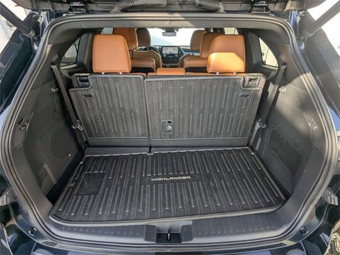 Used 2023 Toyota Highlander Platinum image 14