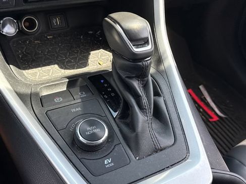 Used 2023 Toyota RAV4 XLE Premium AWD/4WD image 33