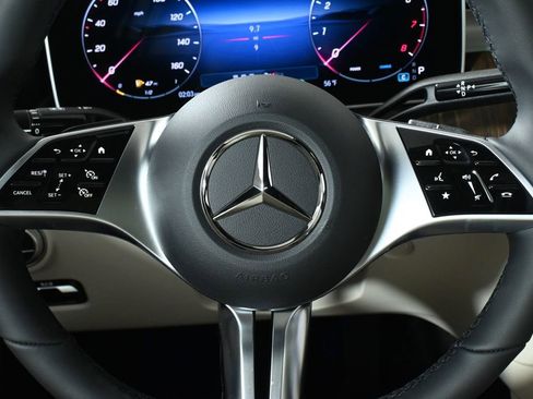 New 2026 Mercedes-Benz C 300 4MATIC Sedan image 18
