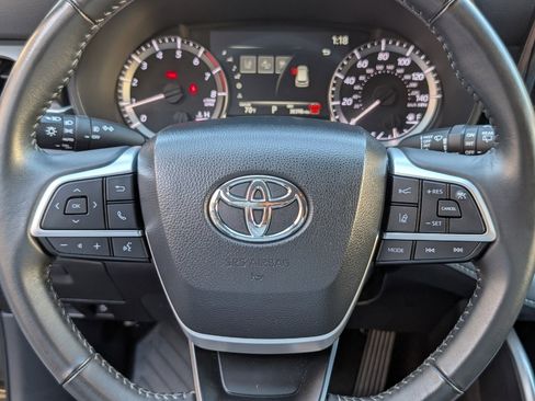 Used 2024 Toyota Highlander LE image 19