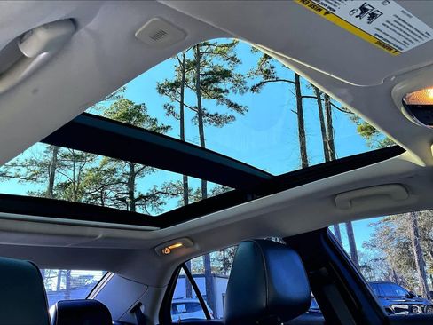 Used 2017 Chrysler 300 C image 12