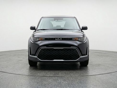 Used 2025 Kia Soul LX w/ LX Technology Package FWD image 2