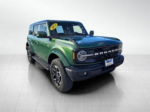 Used 2024 Ford Bronco Outer Banks image 3