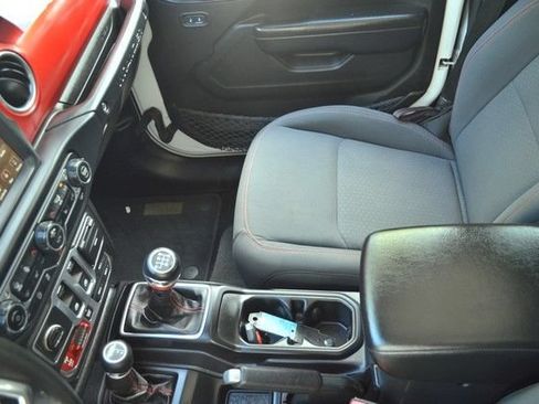 Used 2019 Jeep Wrangler Rubicon AWD/4WD image 25