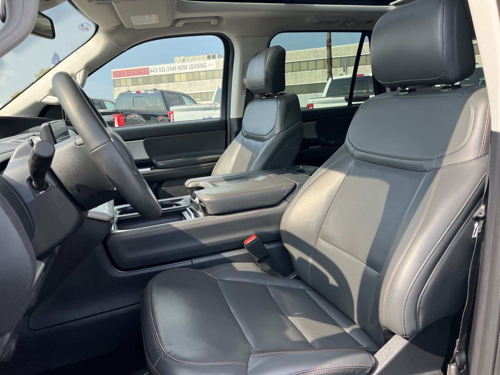Used 2025 Ford Expedition Max Active AWD/4WD image 13