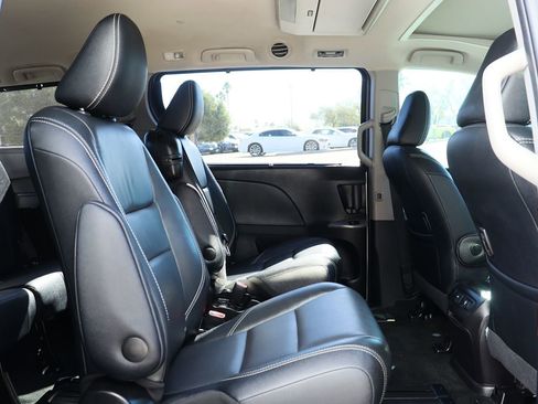 Used 2017 Toyota Sienna SE Premium image 29