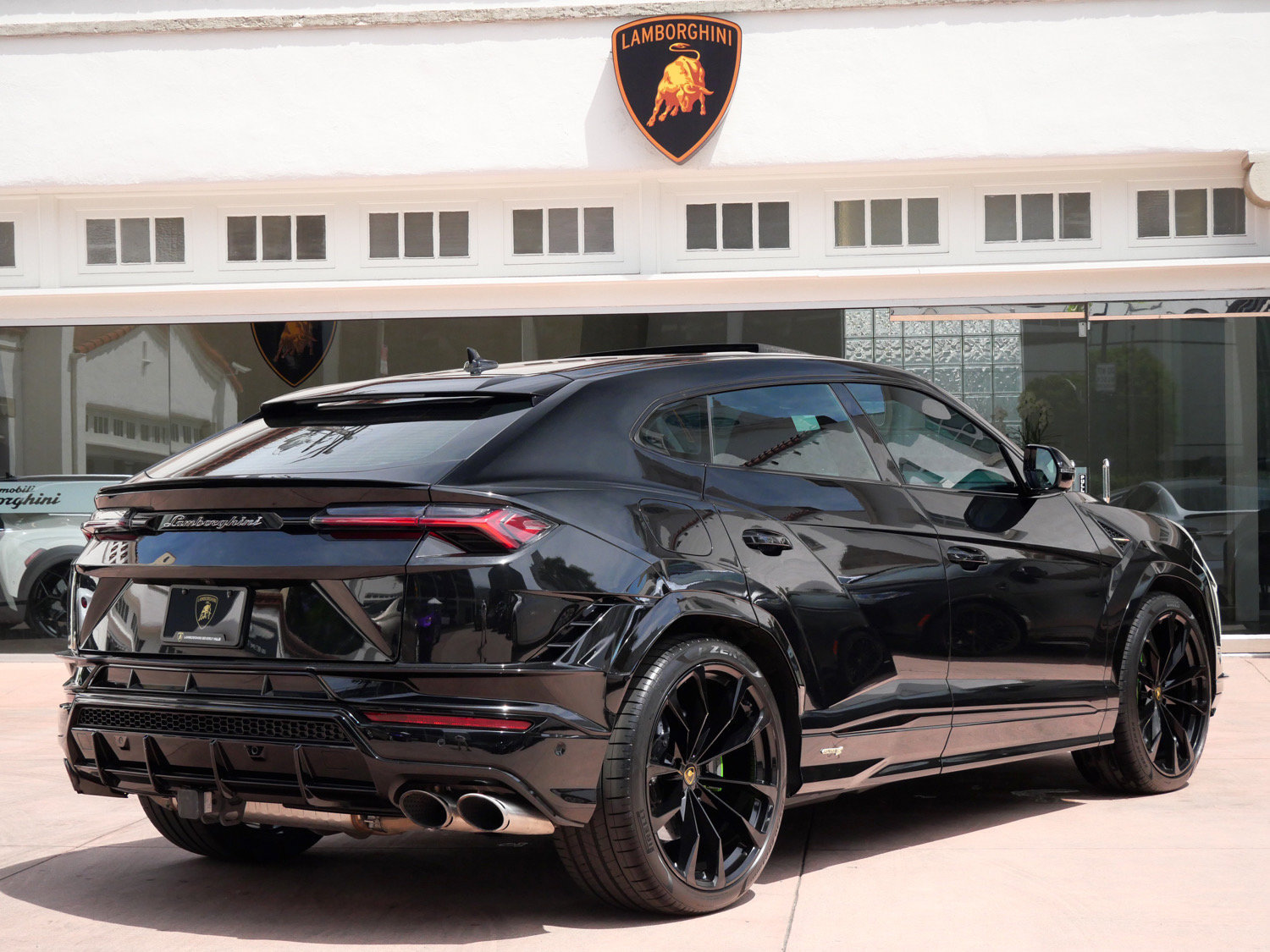 Used 2024 Lamborghini Urus S AWD/4WD image 3