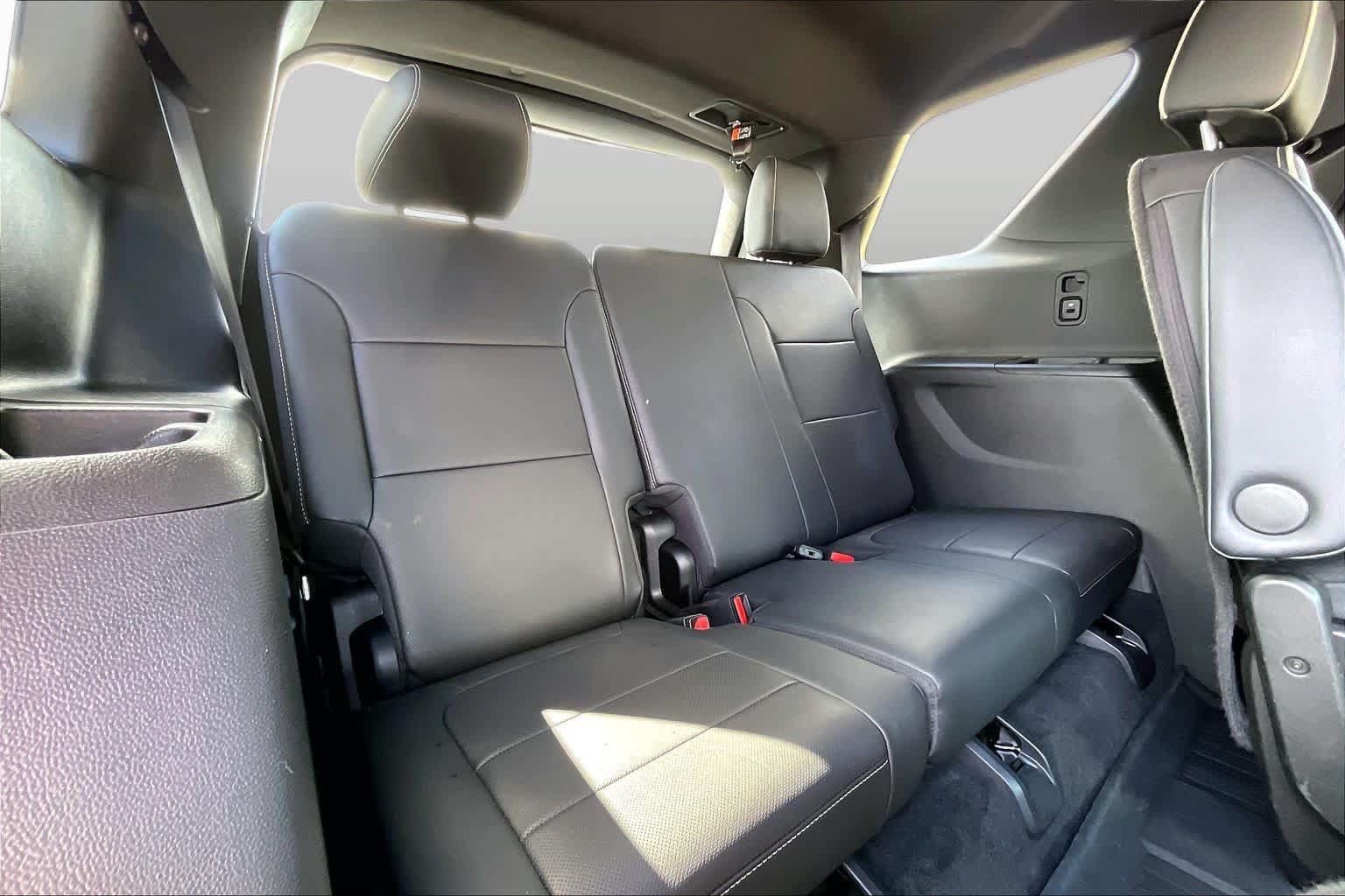 Used 2022 Chevrolet Traverse Premier w/ Redline Edition AWD/4WD image 27