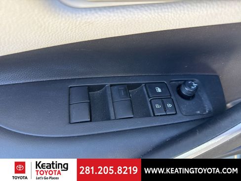 Certified 2025 Toyota Corolla SE image 9