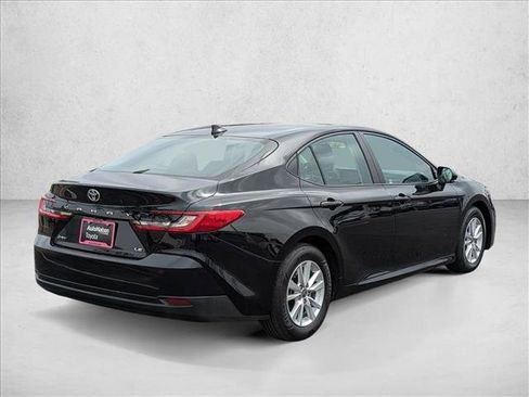 Used 2025 Toyota Camry LE image 5