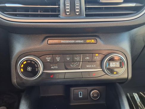 Used 2020 Ford Escape SE image 12